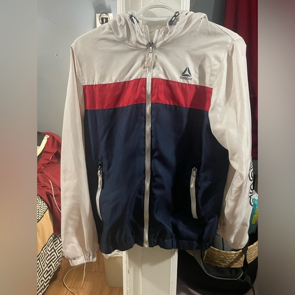 Brand new Reebok Jacket perfect for spring or fall - Picture 3 of 3